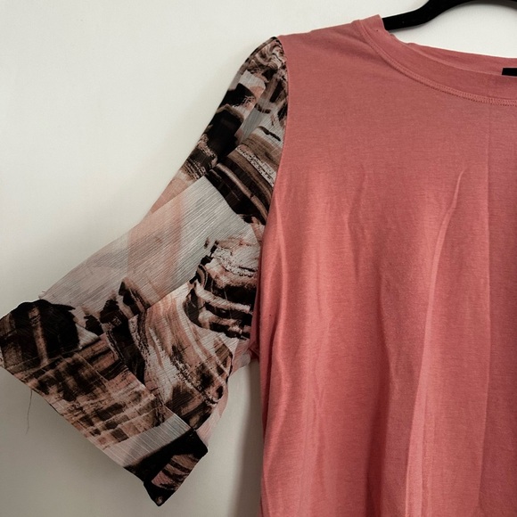 Women’s Large DKNY Rose Blouse Abstract Pattern Chiffon Balloon Short Sleeves. - Picture 8 of 10